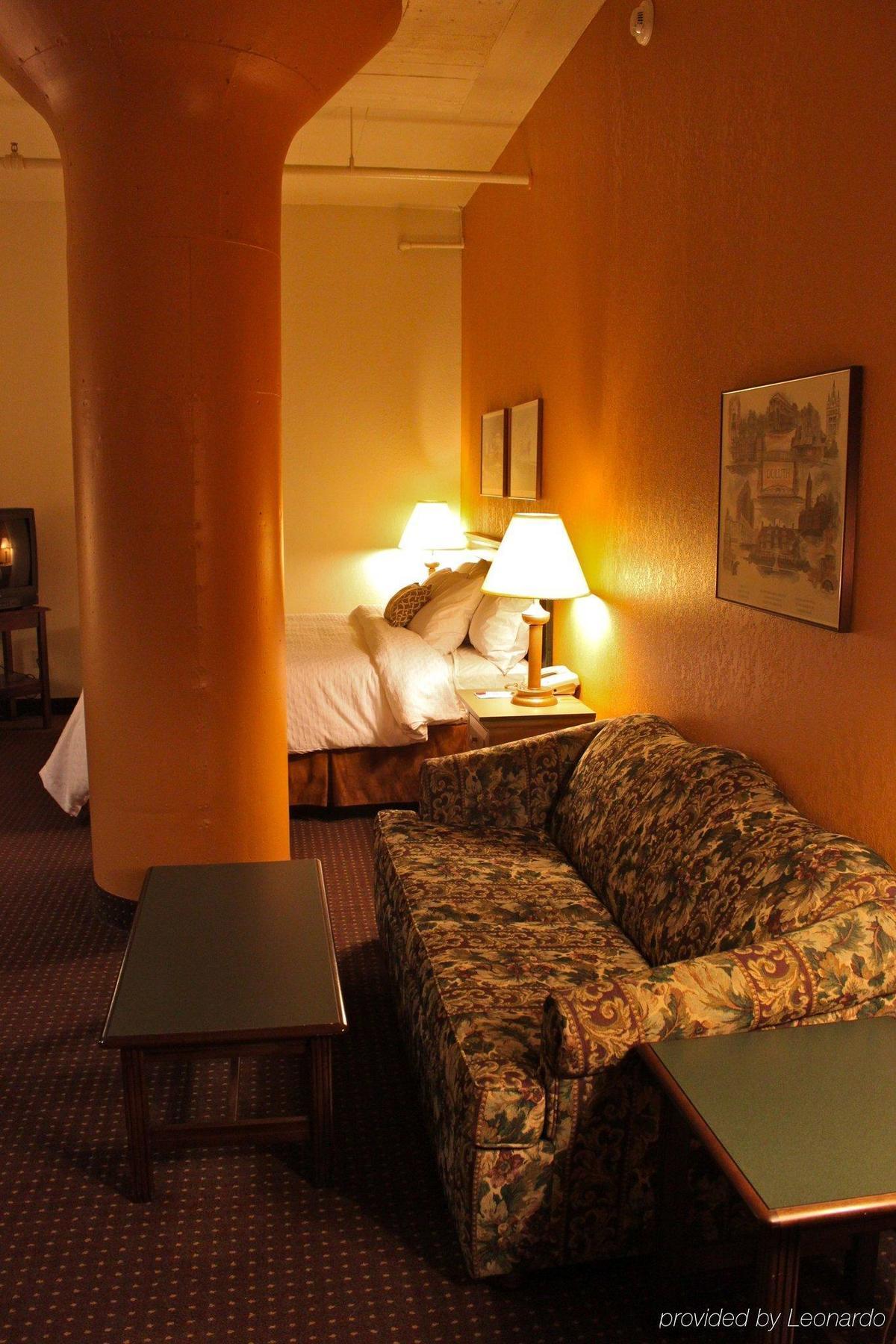 The Suites Hotel At Waterfront Plaza Duluth Room photo