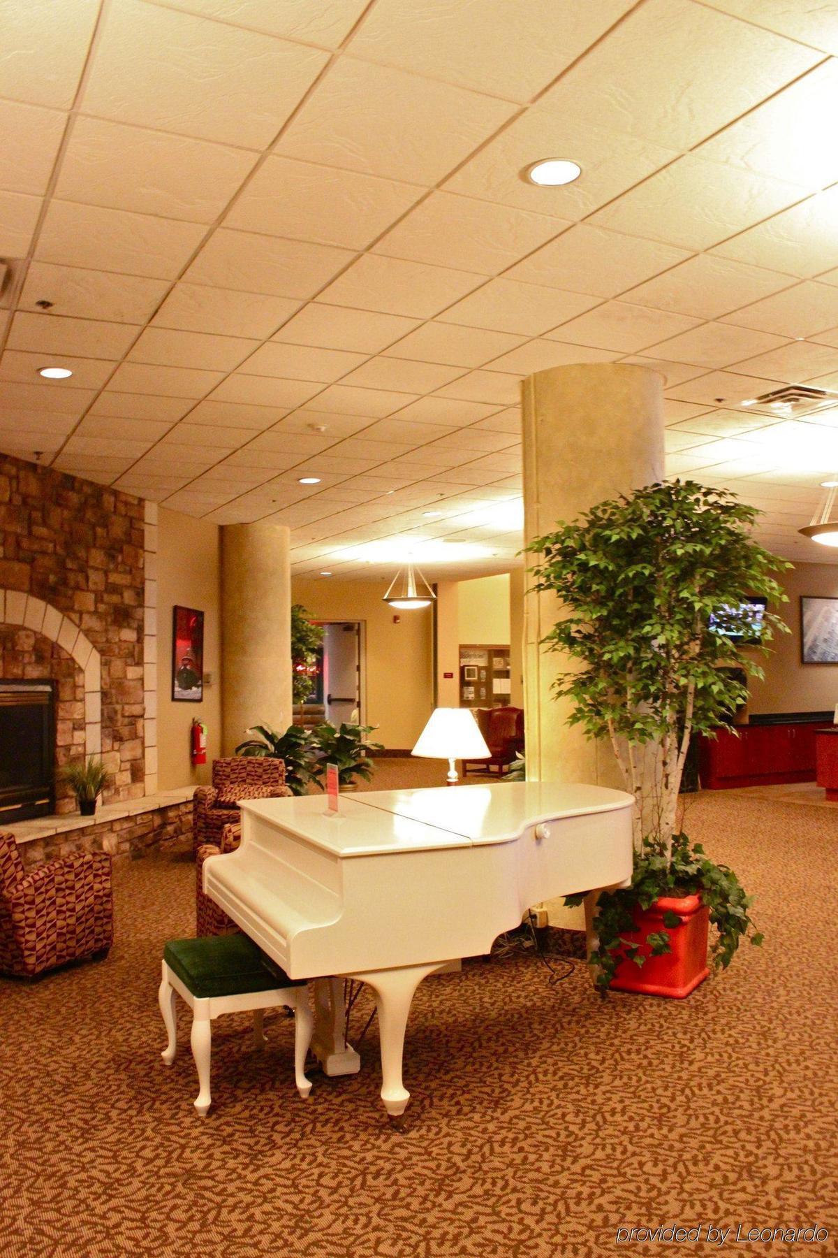 The Suites Hotel At Waterfront Plaza Duluth Interior photo
